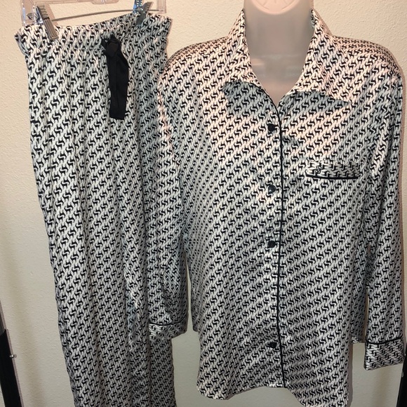 VS pajama set. Size Small. Black & white with elk print. 100% polyester. - Picture 1 of 8